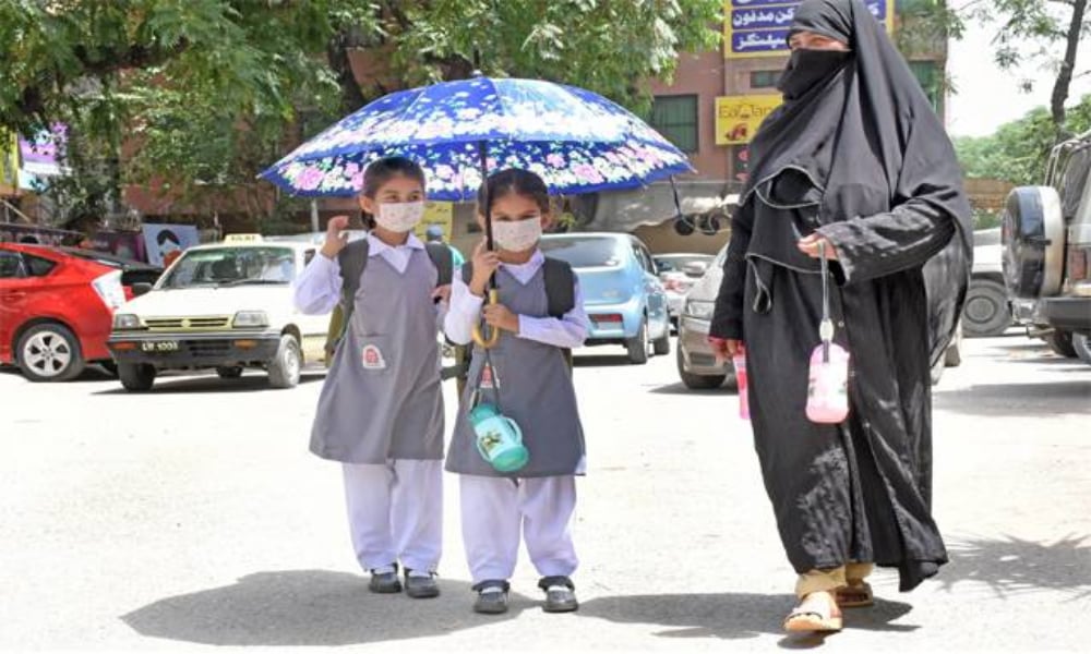 بڑھتی گرمی کے پیش نظر اسکولوں کے اوقات کار میں تبدیلی کا فیصلہ