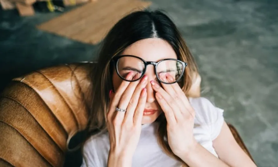 غلط نمبر کا چشمہ آنکھوں کے کن مسائل کا سبب بنتا ہے؟