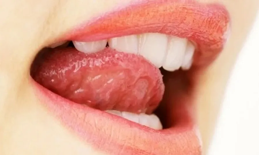 یہ عام سی عادات زبان کا ذائقہ بگاڑ سکتی ہیں