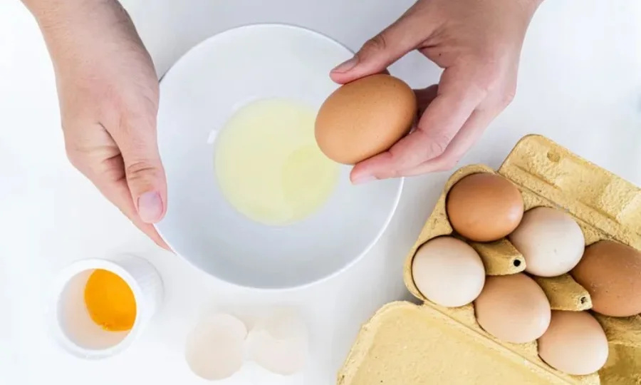 کیا انڈے کی سفیدی پورے انڈے سے زیادہ صحت مند ہے، ماہر ین کیا کہتے ہیں؟