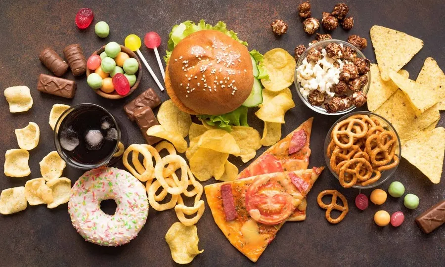 کولیسٹرول بڑھنے سے پریشان ہیں؟ ان غذاؤں سے دور رہیں