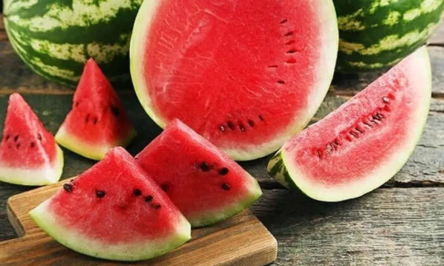اس آسان طریقے سے تربوز کا رنگ اور مٹھاس مصنوعی ہے یا قدرتی جانیے