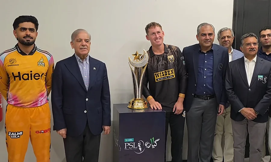 پی ایس ایل 11 فائنل میں وزیر اعظم شہباز شریف کی انٹری، کھلاڑیوں کا حوصلہ بڑھایا
