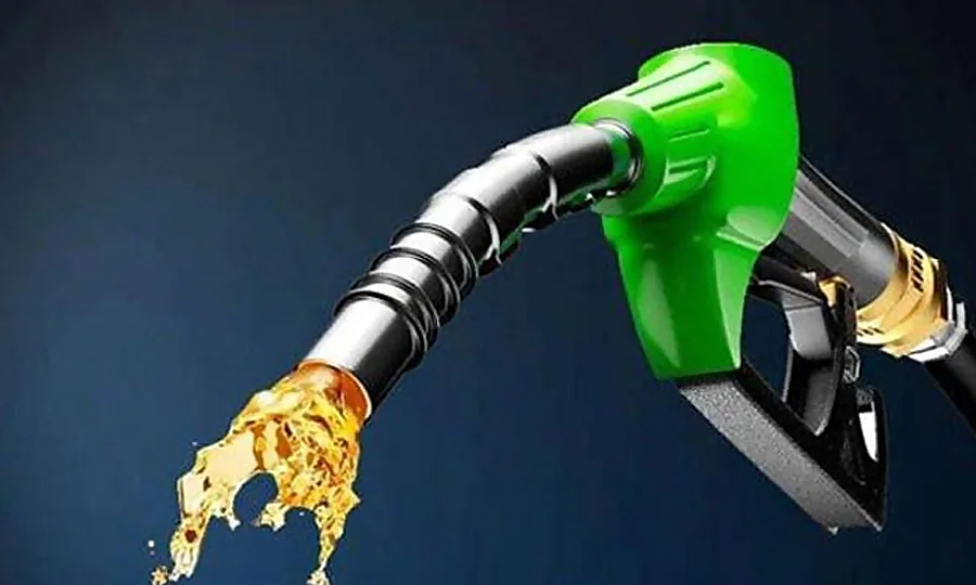 عالمی منڈیوں میں کمی کے باوجود عوام کو ریلیف نہ ملا، پیٹرول قیمتیں برقرار رکھنے کا فیصلہ