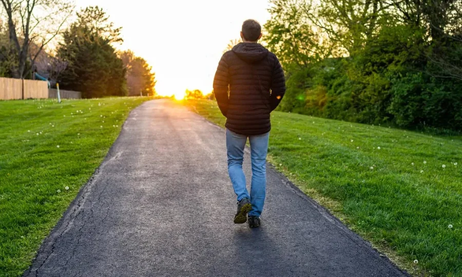 کھانے کے بعد چہل قدمی کیوں ضروری ہے؟ماہرین نے بتادیا