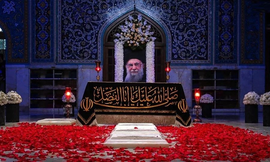 ایران کے شہید سپریم لیڈر آیت اللہ خامنہ ای کی آخری آرام گاہ کی تصاویر اور ویڈیو منظر عام پر آگئیں