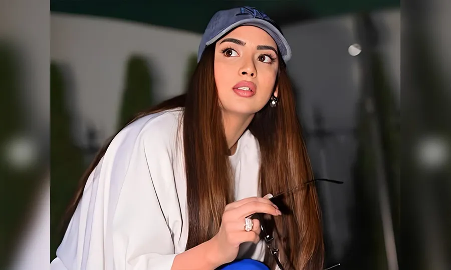 صبور علی کو بیچ ویئر میں بولڈ تصاویر شیئر کرنا مہنگا پڑ گیا