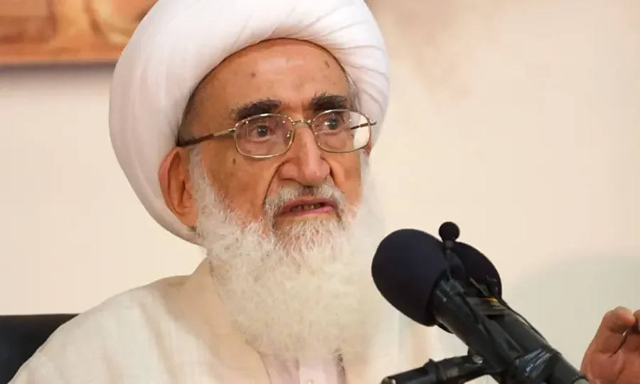 شہید ایرانی سپریم لیڈر کی تدفین پر دعائے مغفرت کرانے والے 101 سالہ بزرگ کون تھے؟
