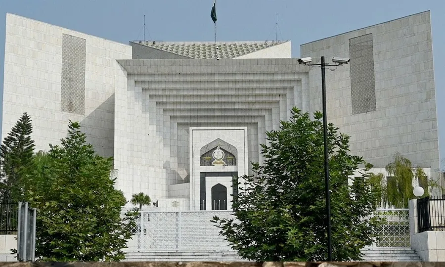 بانی پی ٹی آئی کی اسپتال منتقلی کے فیصلے کے خلاف نظر ثانی درخواست سپریم کورٹ میں دائر