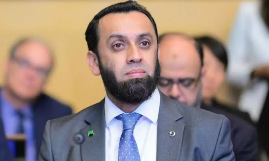 بانی پی ٹی آئی صحت مند قرار، طبی معائنے کے بعد دوبارہ اڈیالہ جیل منتقل کردیا، عطا تارڑ