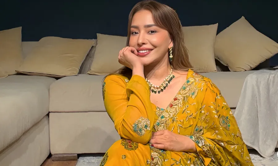 بولڈ ڈریسنگ پر مائرہ خان سوشل میڈیا صارفین کی تنقید کی زد میں آگئیں