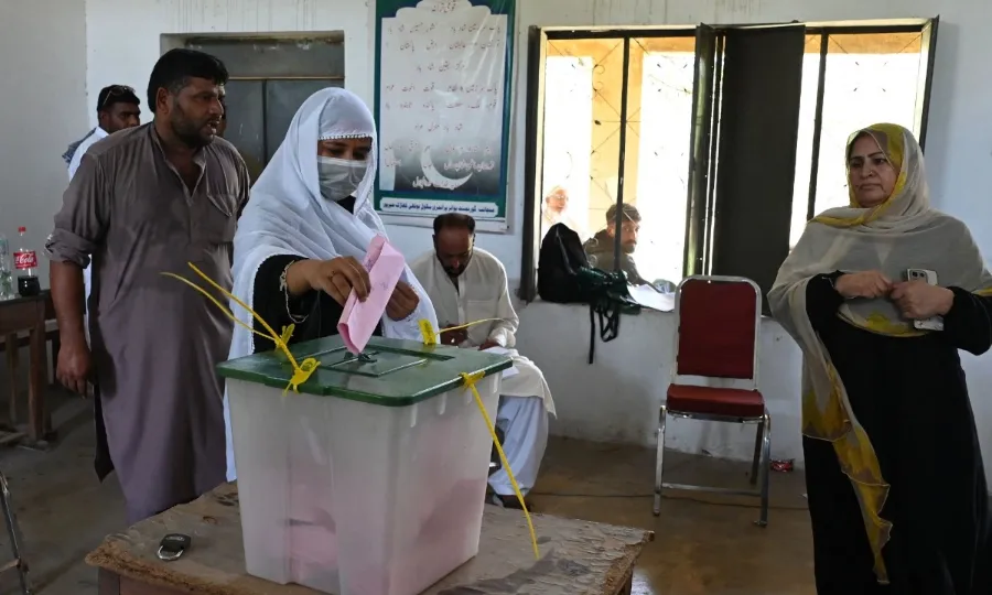 آزاد کشمیر انتخابات: باغ کے 2 حلقوں کے 23 اسٹیشنوں پر ری پولنگ کا وقت ختم، ووٹوں کی گنتی جاری