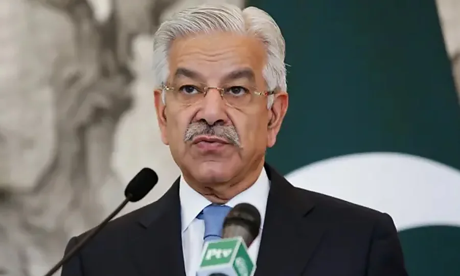 افغان طلبہ کے حق میں آواز اٹھانے والوں کو خواجہ آصف کا کرارا جواب