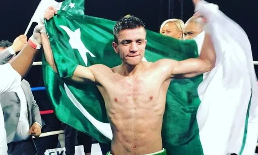 عثمان وزیر نے 19 ویں انٹرنیشنل فائٹ جیت لی