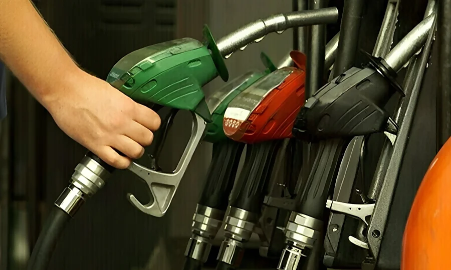 پیٹرول سستا، ڈیزل مہنگا، 18 ستمبر کیلئے نئی قیمتوں کا اعلان
