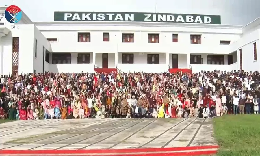 آئی ایس پی آر سمر انٹرنشپ پروگرام کے طلبہ کا پی ایم اے کاکول کا مطالعاتی دورہ