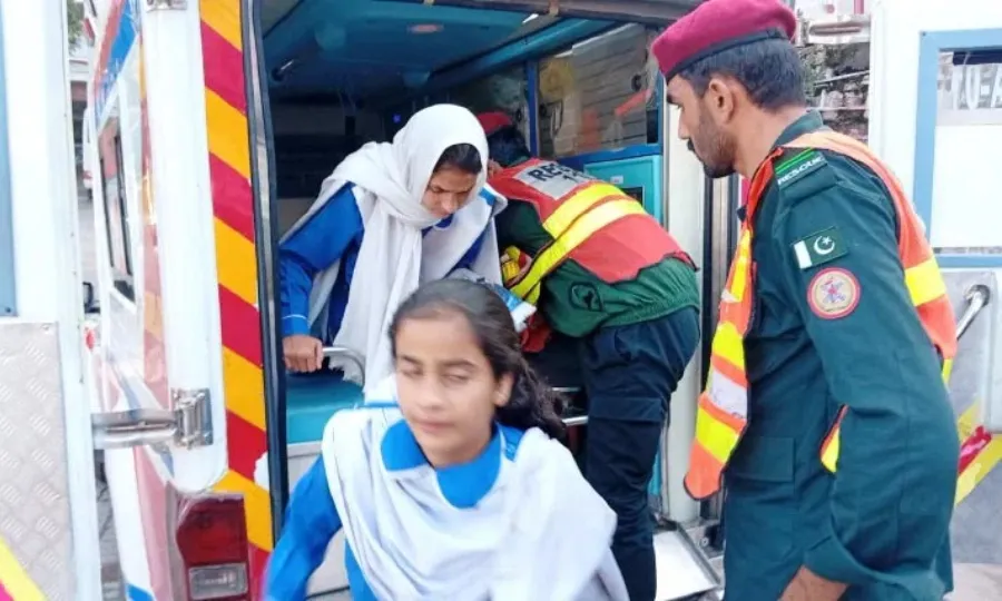 مری میں اسکول وین کو حادثہ، آگ لگنے سے 10 بچے جھلس گئے
