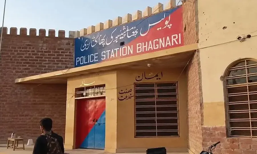 بھاگ ناڑی میں مسلح افراد کا پولیس تھانے اور سرکاری دفاتر پر حملہ، 5 شہری زخمی