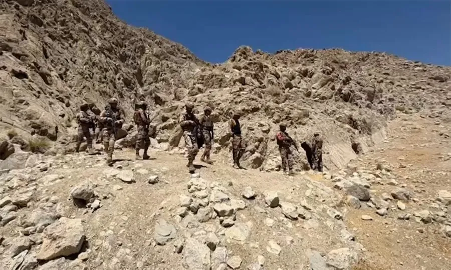 مستونگ میں سیکیورٹی فورسز کی کارروائی؛ کمانڈر نقیب سمیت 3 دہشت گرد ہلاک