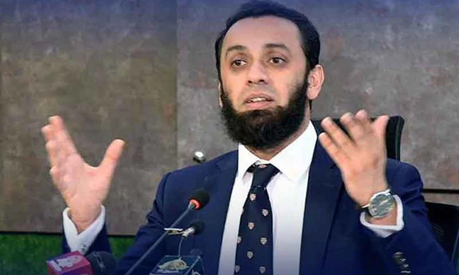 پی ٹی آئی والے بزدل لوگ ہیں، ہمت ہے تو آؤ اور کرو لانگ مارچ، عطا تارڑ
