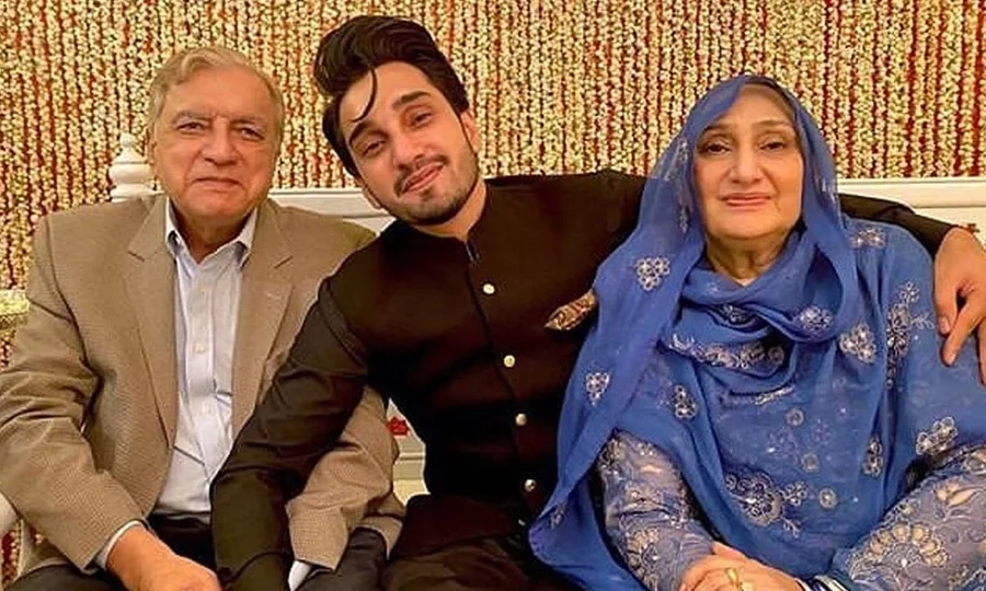 معروف گلوکار کے والد انتقال کرگئے