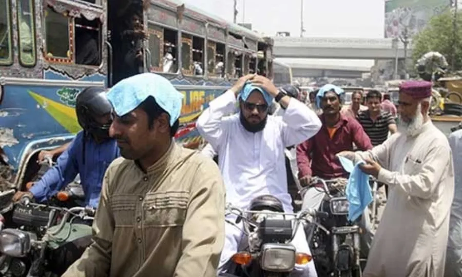 کراچی صبح سے ہی شدید گرمی کی لپیٹ میں؛ حبس کی کیفیت برقرار