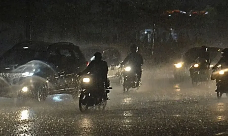 کراچی کے مختلف علاقوں میں بارش، موسم خوشگوار ہوگیا