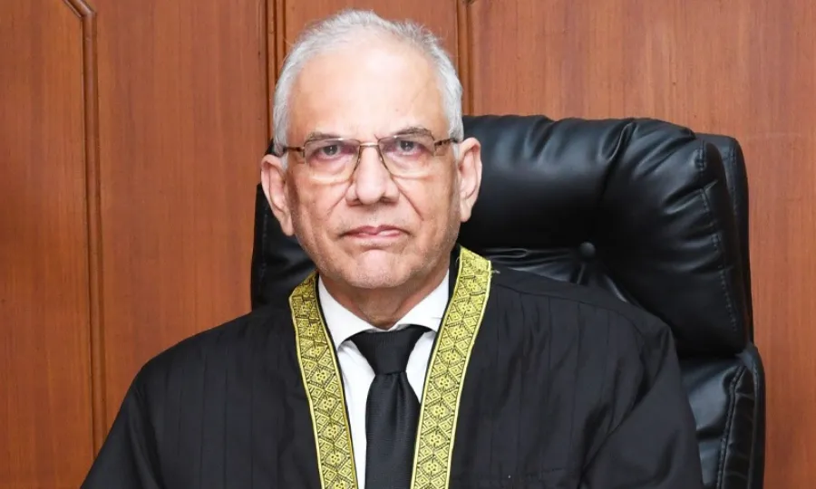 وفاقی آئینی عدالت: جسٹس حسن اظہر رضوی نے قائم مقام چیف جسٹس کا حلف اٹھا لیا