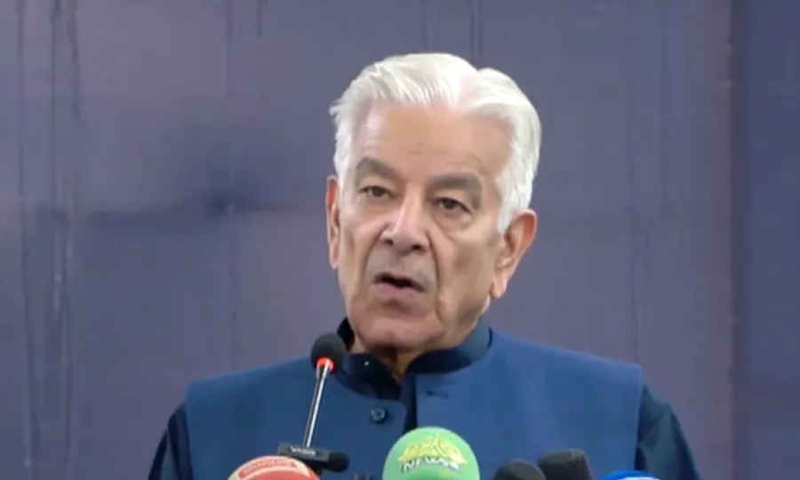 سیالکوٹ: وزیر دفاع خواجہ آصف نے کہا ہے کہ پاکستان کا بین الاقوامی سطح پر ایک مضبوط مقام ہے، انتقامی سیاست کبھی بھی ملک کے مفاد میں نہیں ہے۔