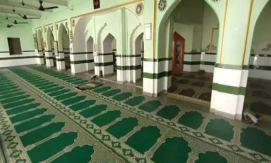 دہلی کی تاریخی ریس کورس مسجد بھی نشانے پر، 6 دن میں خالی کرنے کا نوٹس جاری