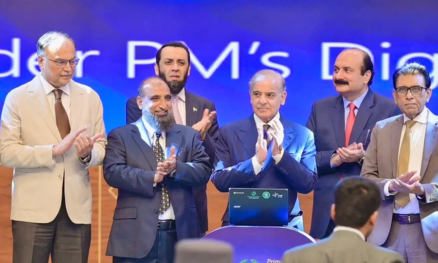 طلبہ کے لیے بڑی خوشخبری، وزیراعظم نے 5 لاکھ کروم بکس دینے کی اسکیم شروع کردی