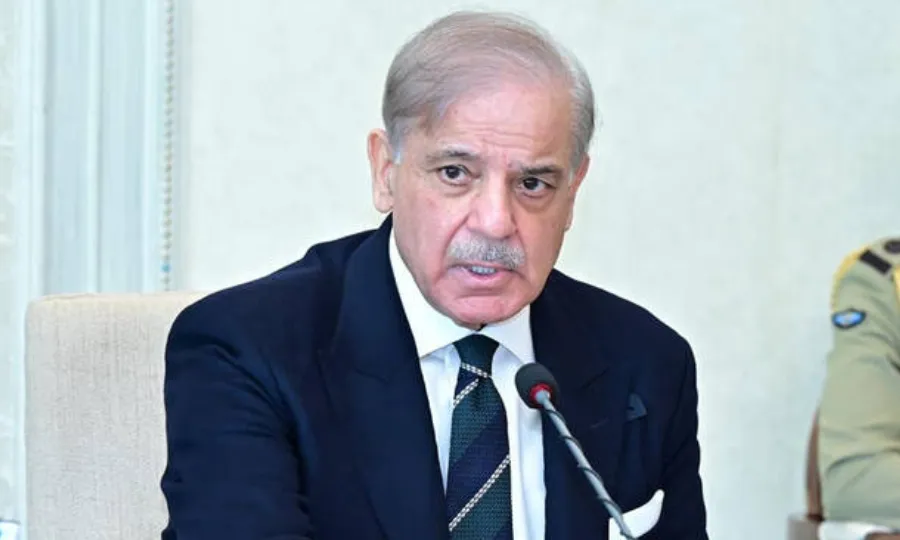 وزیراعظم پشاور پہنچ گئے؛ خیبرپختونخوا میں امن و امان اور ترقیاتی امور پر اہم فیصلے متوقع